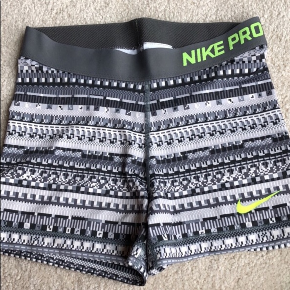 Nike pro
